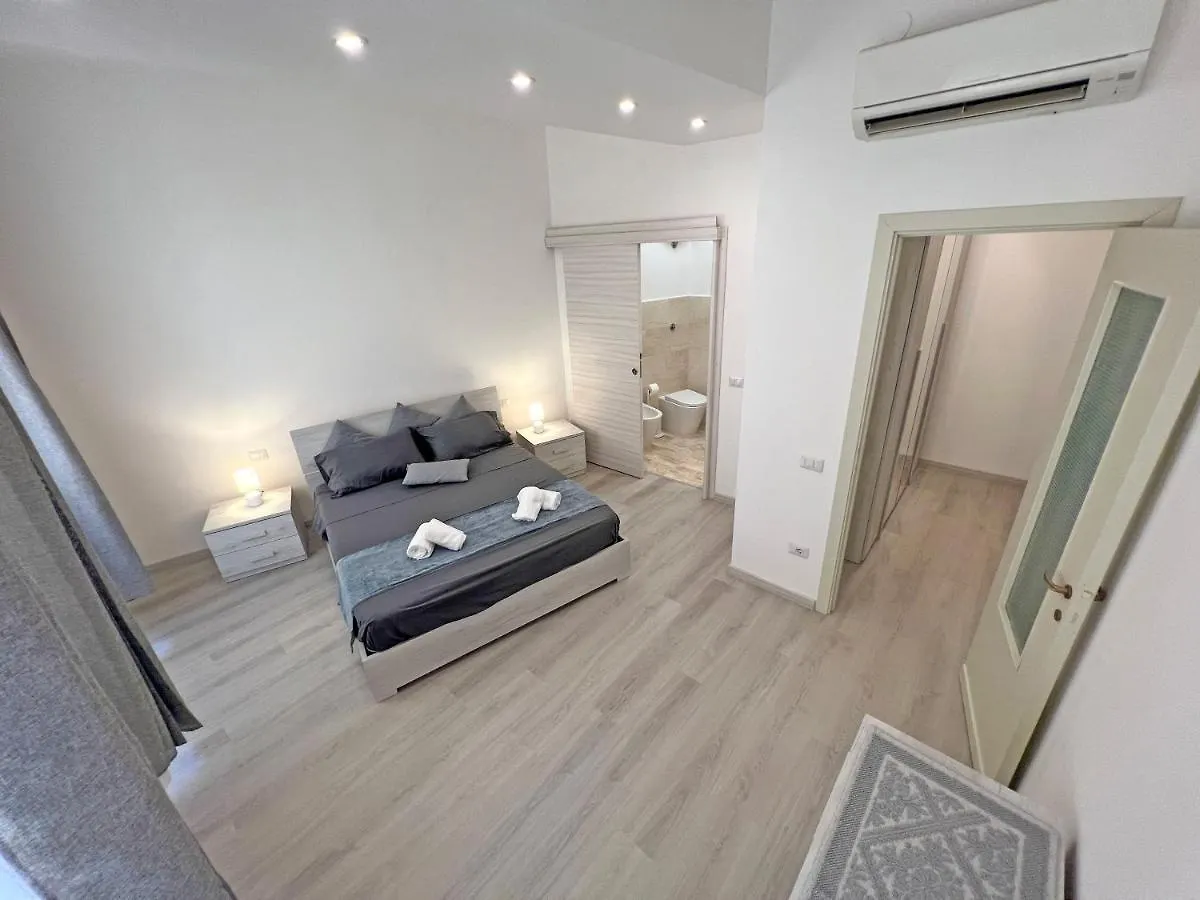 Camere In Centro contacts